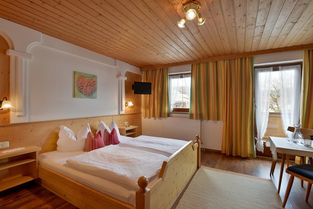 Villa Hüttschmiedhof Kössen Zimmer foto