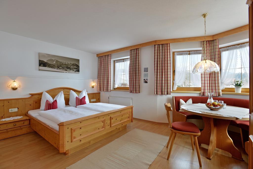 Villa Hüttschmiedhof Kössen Zimmer foto