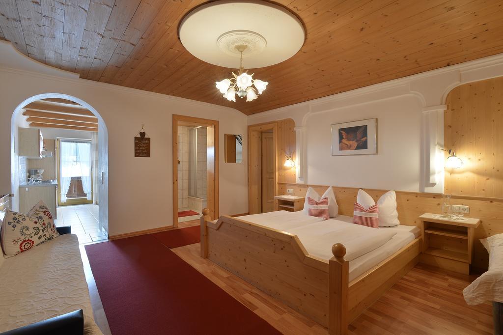 Villa Hüttschmiedhof Kössen Zimmer foto