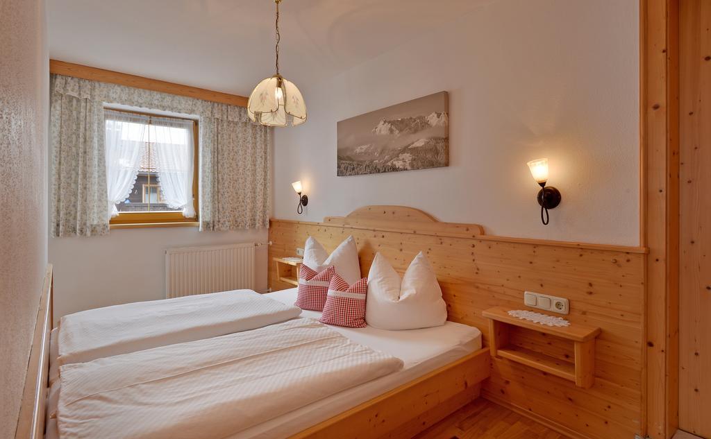 Villa Hüttschmiedhof Kössen Zimmer foto