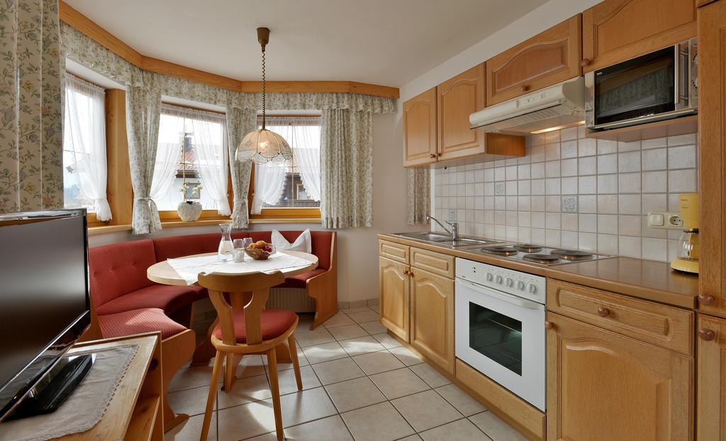 Villa Hüttschmiedhof Kössen Zimmer foto