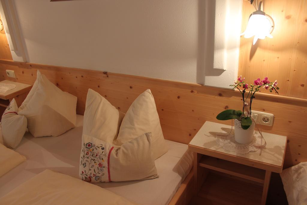 Villa Hüttschmiedhof Kössen Zimmer foto